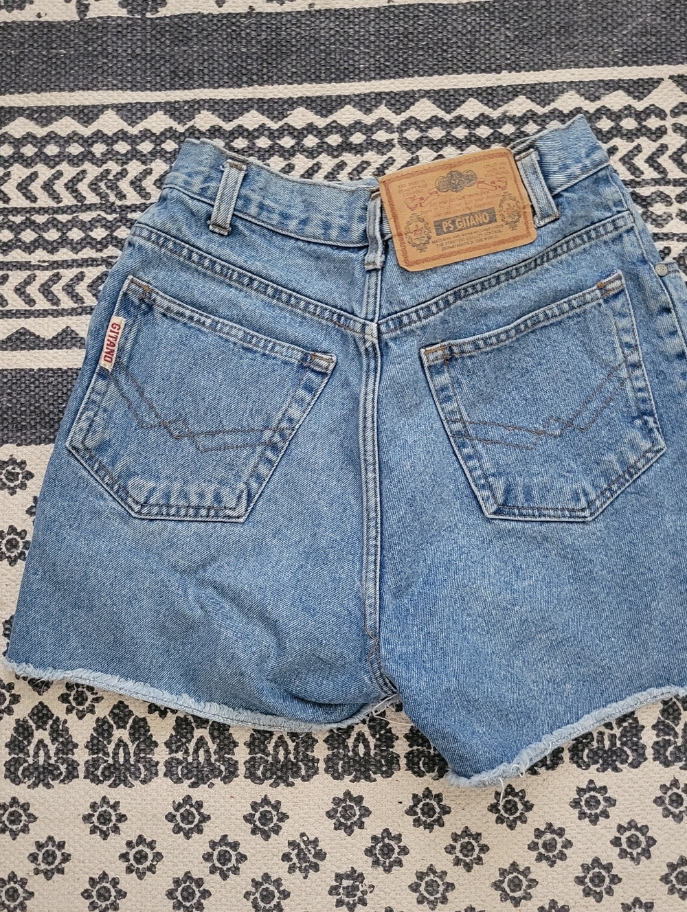 VNT Gitano Light Blue High-Rise Denim Shorts with Raw Hem Size 7/8